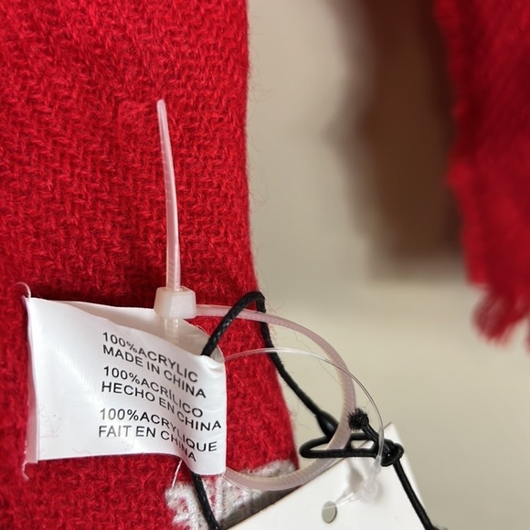 Steve Madden NWT Solid Red Scarf - Picture 3 of 3